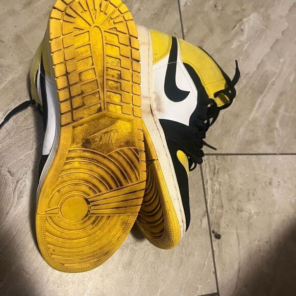 Jordan 1 Yellow and Black Toe Mid